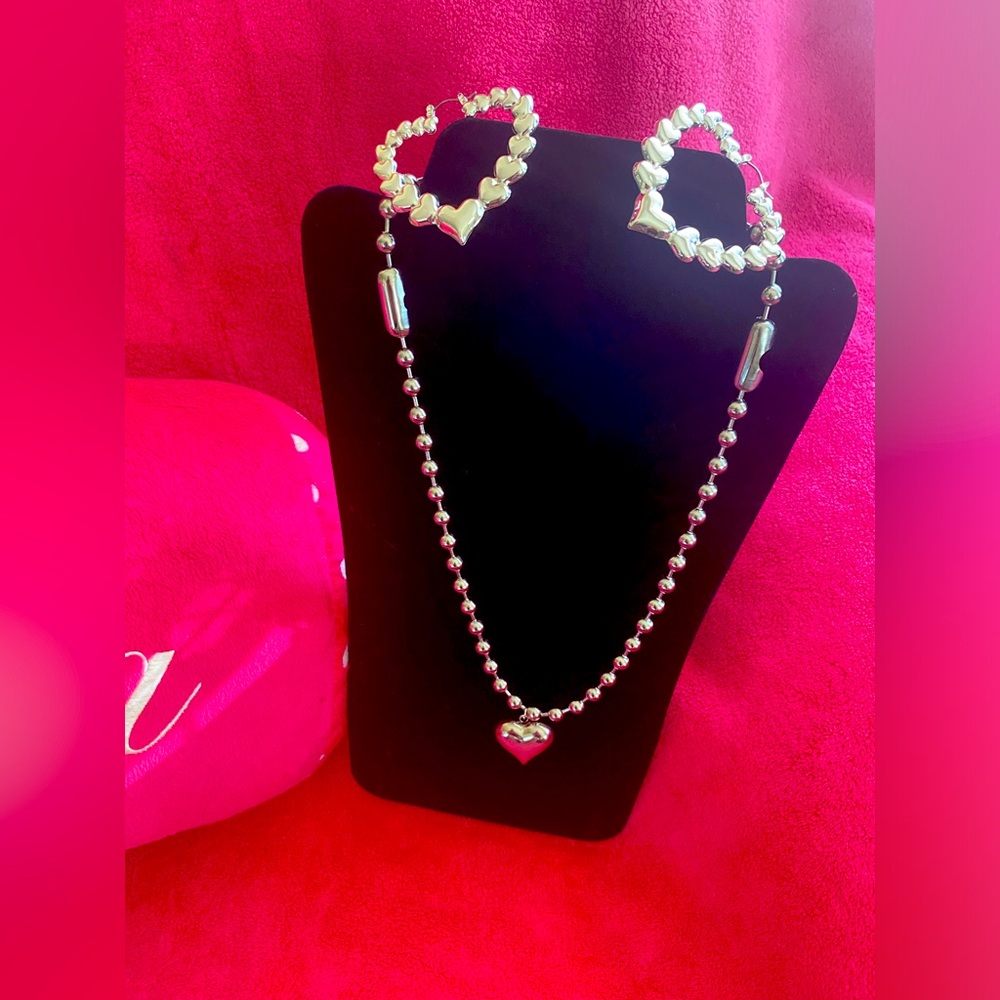Heart-Shaped Silver and Pink Jewelry Set SOLD🫶🏽